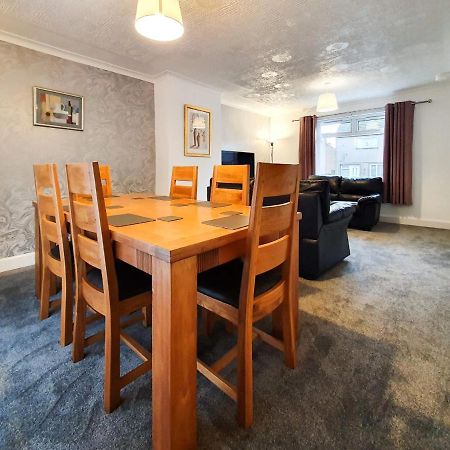 3 Bedroom House Amazon M90 Dunfermline Edinburgh 외부 사진