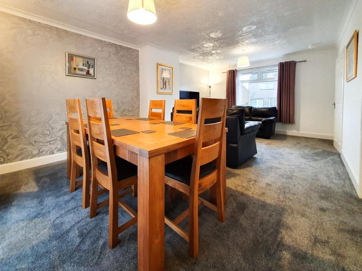 3 Bedroom House Amazon M90 Dunfermline Edinburgh 외부 사진