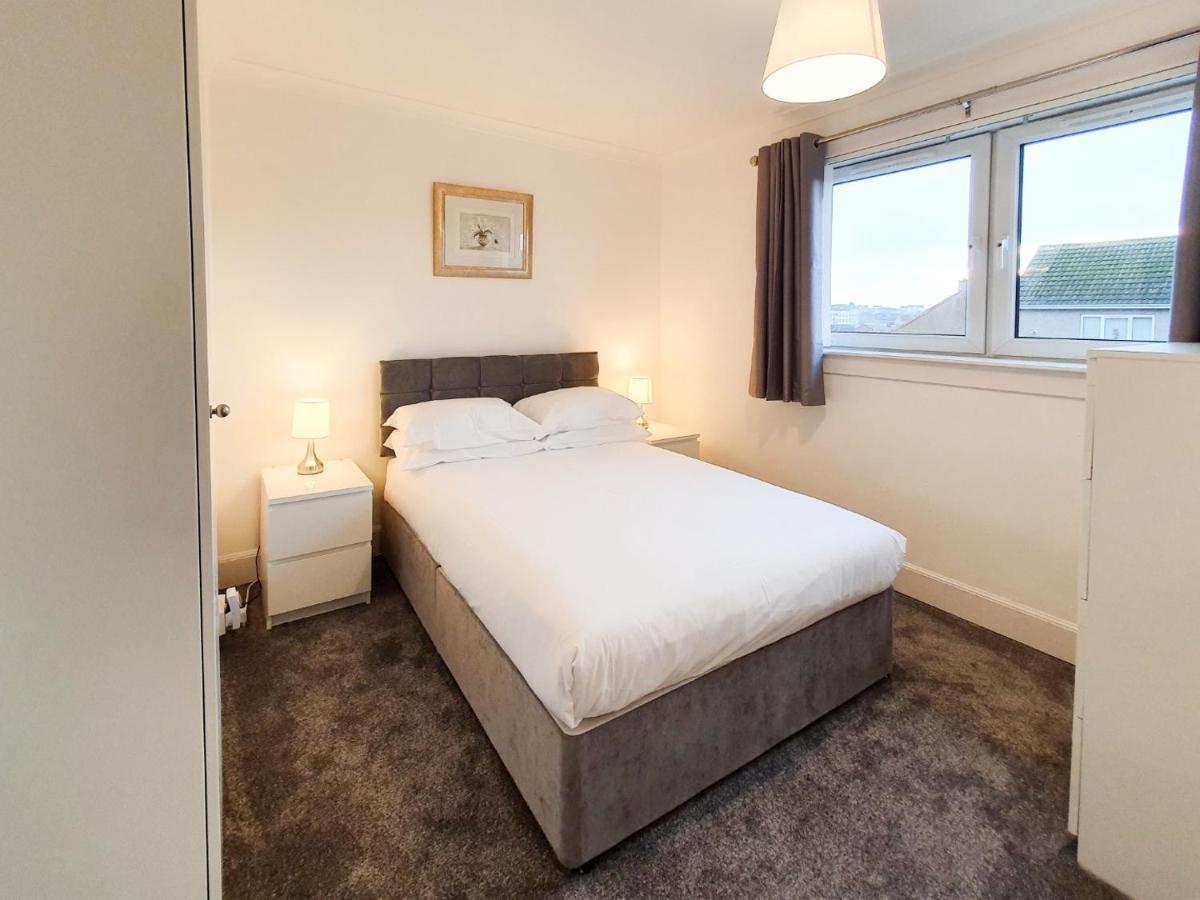 3 Bedroom House Amazon M90 Dunfermline Edinburgh 외부 사진