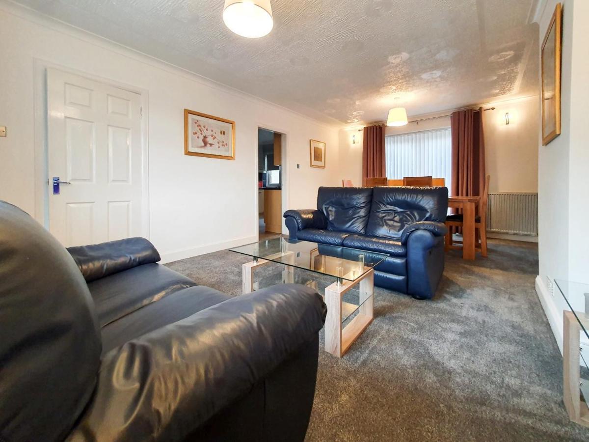 3 Bedroom House Amazon M90 Dunfermline Edinburgh 외부 사진