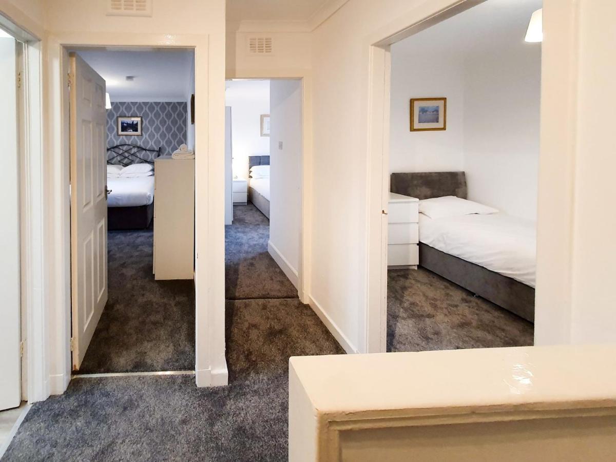 3 Bedroom House Amazon M90 Dunfermline Edinburgh 외부 사진