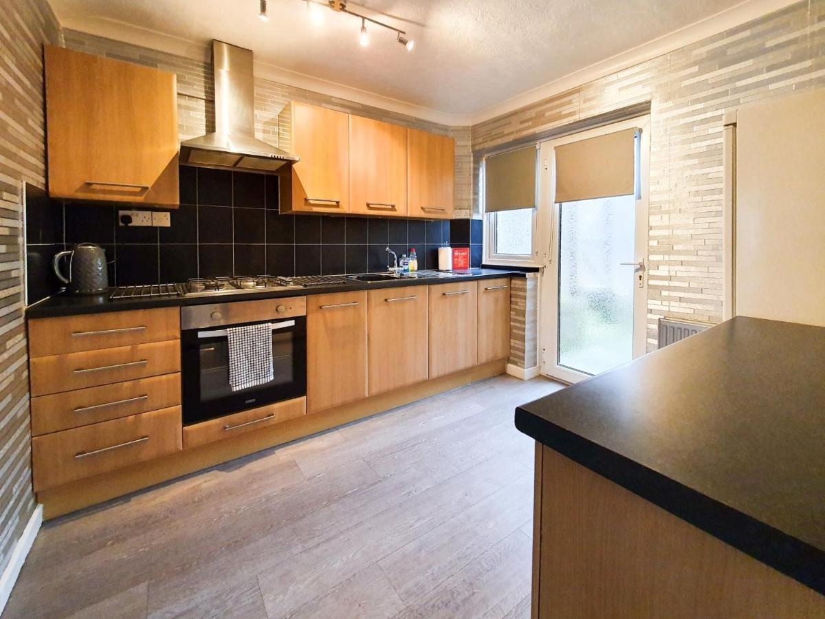 3 Bedroom House Amazon M90 Dunfermline Edinburgh 외부 사진