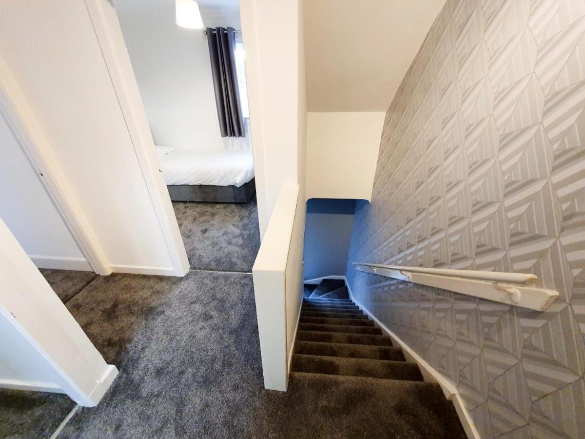 3 Bedroom House Amazon M90 Dunfermline Edinburgh 외부 사진